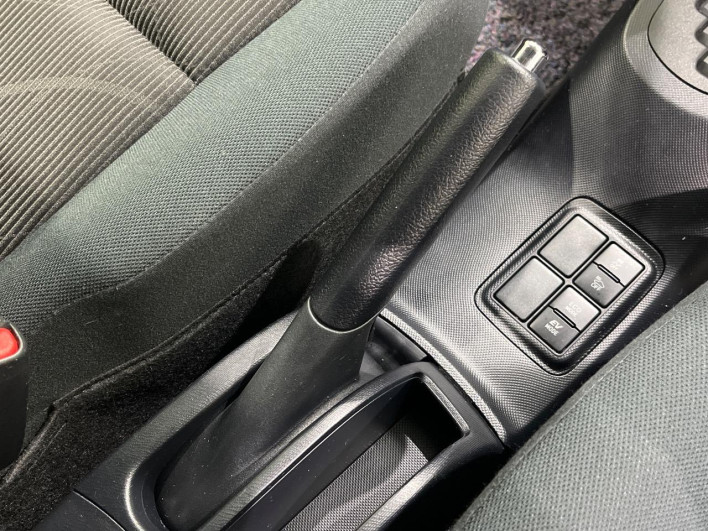 2016 Toyota Aqua DAA-NHP10 (UW-6a13f0dbba1a1)[26]