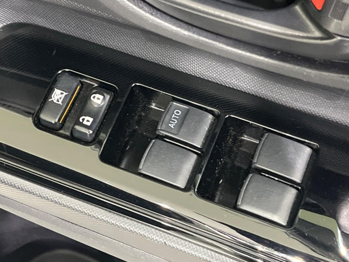 2016 Toyota Aqua DAA-NHP10 (UW-6a13f0dbba1a1)[16]