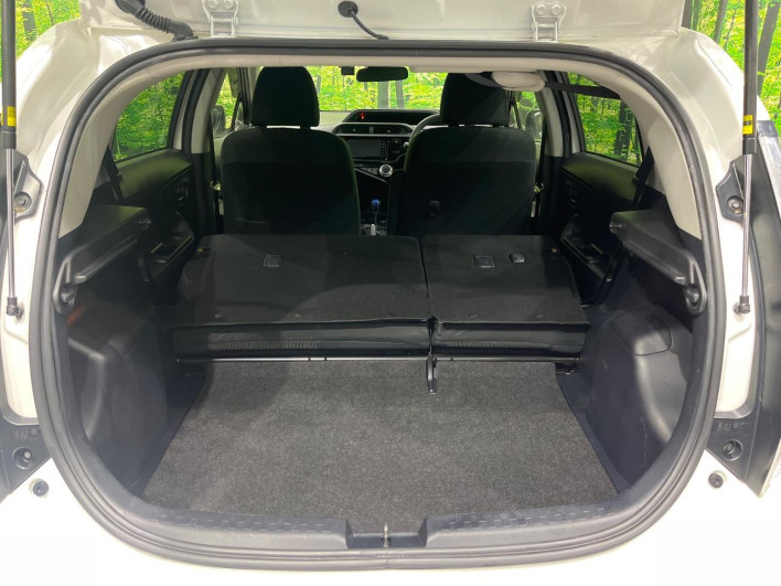 2016 Toyota Aqua DAA-NHP10 (UW-6a13f0dbba1a1)[8]