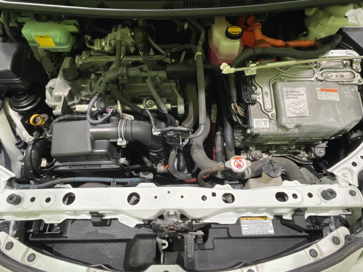 2016 Toyota Aqua DAA-NHP10 (UW-6a13f0dbba1a1)[4]