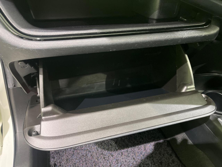 2016 Toyota Aqua DAA-NHP10 (UW-6a13f0dbba1a1)[5]