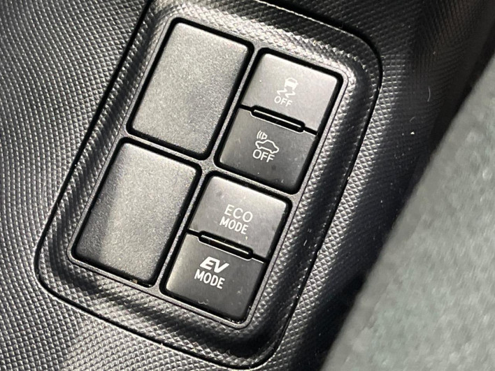 2016 Toyota Aqua DAA-NHP10 (UW-6a13f0dbba1a1)[25]