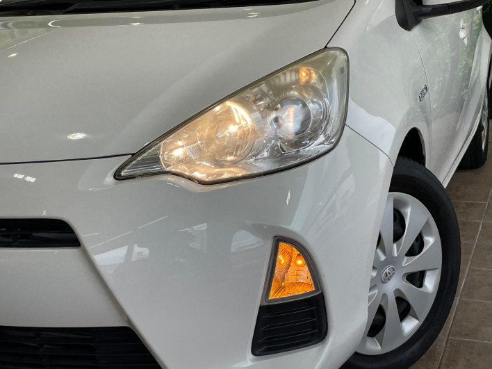2013 Toyota Aqua DAA-NHP10 (UW-6a13f0dec951c)[9]