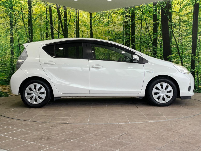 2013 Toyota Aqua DAA-NHP10 (UW-6a13f0dec951c)[15]
