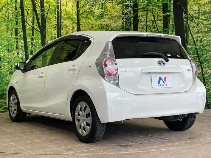 2013 Toyota Aqua DAA-NHP10 (UW-6a13f0dec951c)[18]