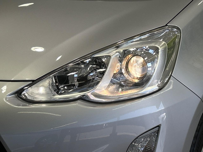 2016 Toyota Aqua DAA-NHP10 (UW-6a13f0e122287)[14]
