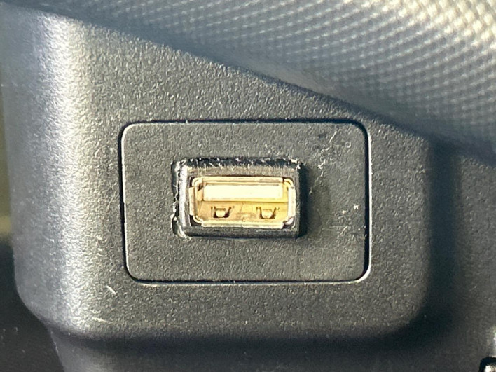 2016 Toyota Aqua DAA-NHP10 (UW-6a13f0e122287)[6]