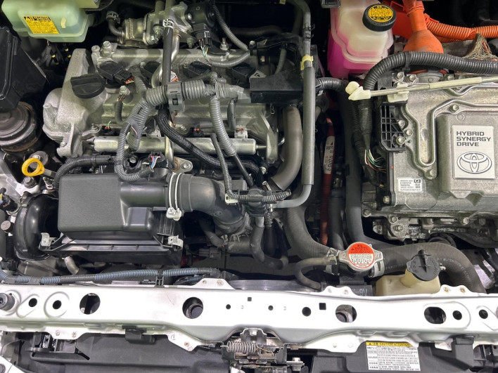 2016 Toyota Aqua DAA-NHP10 (UW-6a13f0e122287)[4]