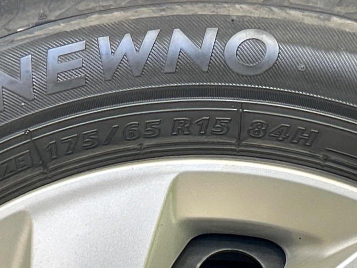 2016 Toyota Aqua DAA-NHP10 (UW-6a13f0e122287)[9]