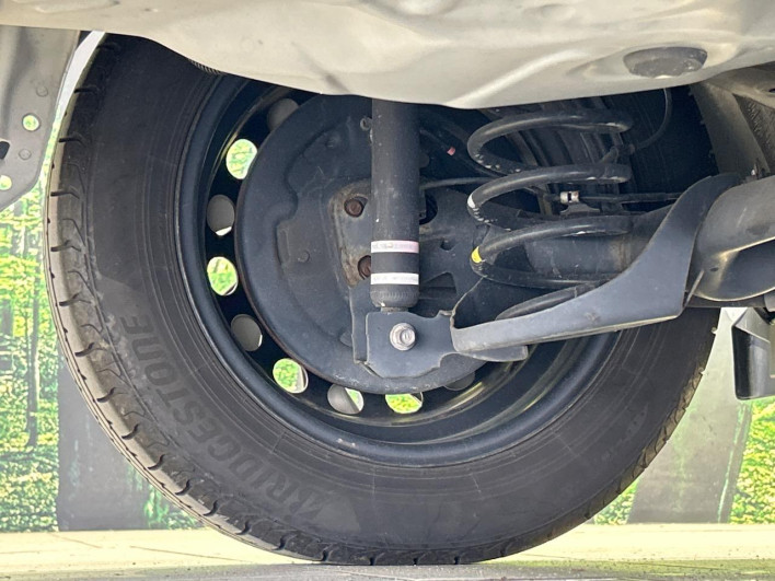 2016 Toyota Aqua DAA-NHP10 (UW-6a13f0e122287)[25]