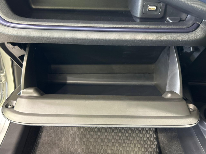 2016 Toyota Aqua DAA-NHP10 (UW-6a13f0e122287)[5]