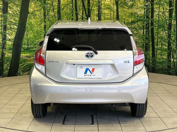 2016 Toyota Aqua DAA-NHP10 (UW-6a13f0e122287)[20]