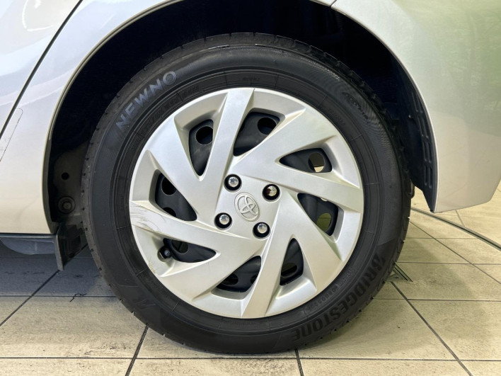 2016 Toyota Aqua DAA-NHP10 (UW-6a13f0e122287)[10]