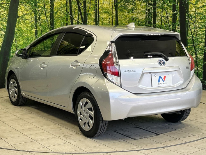 2016 Toyota Aqua DAA-NHP10 (UW-6a13f0e122287)[21]