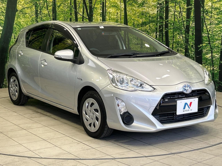 2016 Toyota Aqua DAA-NHP10 (UW-6a13f0e122287)[17]