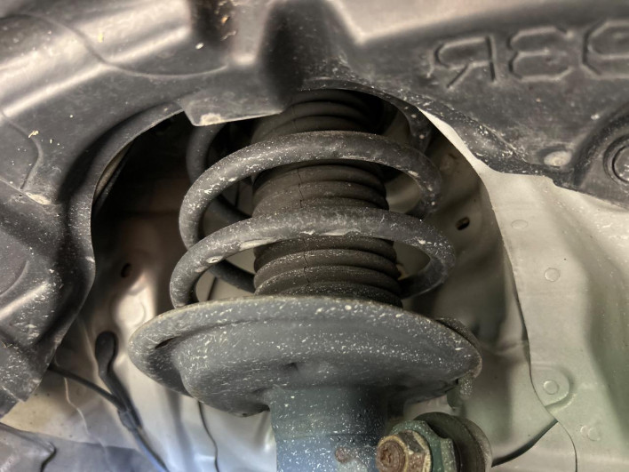 2016 Toyota Aqua DAA-NHP10 (UW-6a13f0e122287)[11]