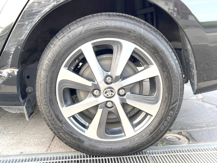 2017 Toyota Aqua DAA-NHP10 (UW-6a13f0e2d41e2)[14]