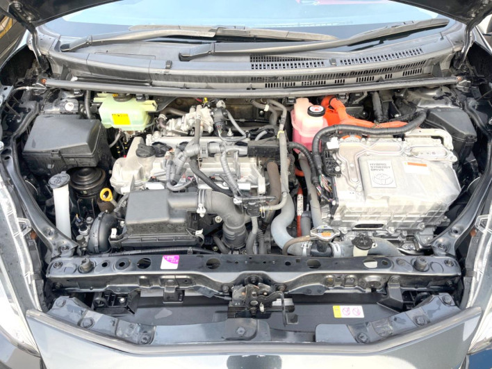 2017 Toyota Aqua DAA-NHP10 (UW-6a13f0e2d41e2)[4]