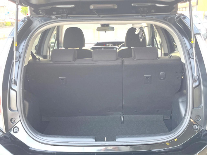 2017 Toyota Aqua DAA-NHP10 (UW-6a13f0e2d41e2)[22]