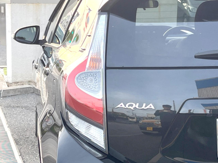 2017 Toyota Aqua DAA-NHP10 (UW-6a13f0e2d41e2)[18]