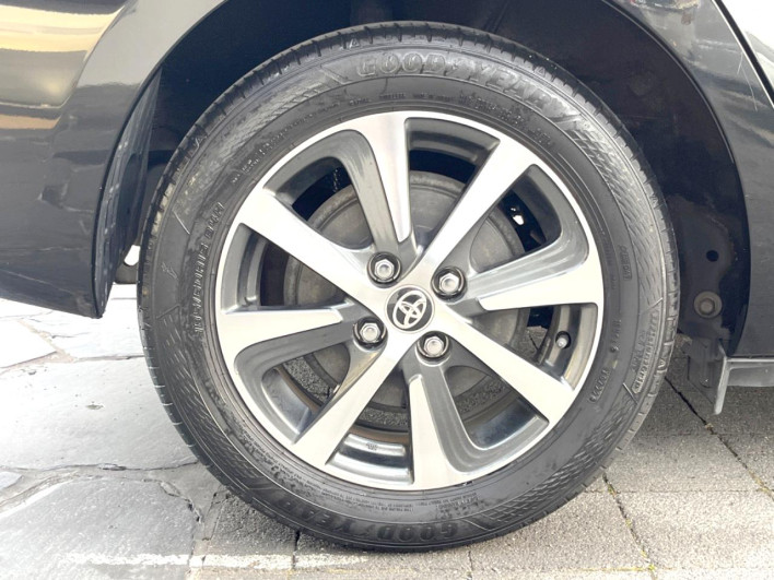 2017 Toyota Aqua DAA-NHP10 (UW-6a13f0e2d41e2)[24]