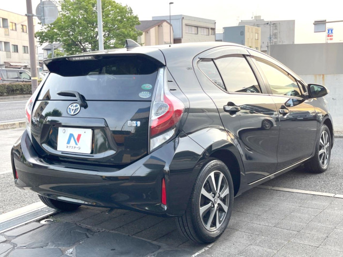 2017 Toyota Aqua DAA-NHP10 (UW-6a13f0e2d41e2)[23]