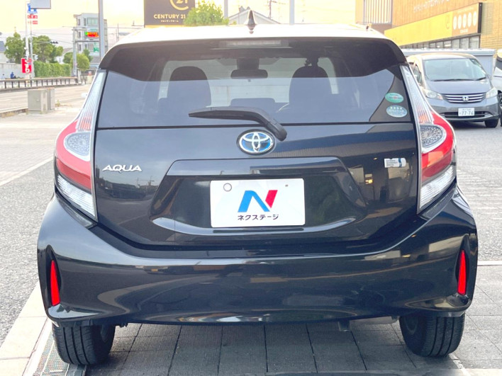 2017 Toyota Aqua DAA-NHP10 (UW-6a13f0e2d41e2)[17]