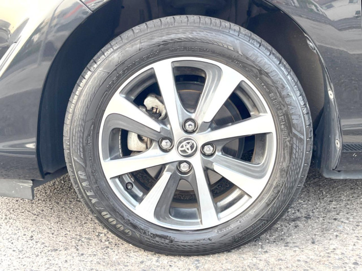 2017 Toyota Aqua DAA-NHP10 (UW-6a13f0e2d41e2)[11]