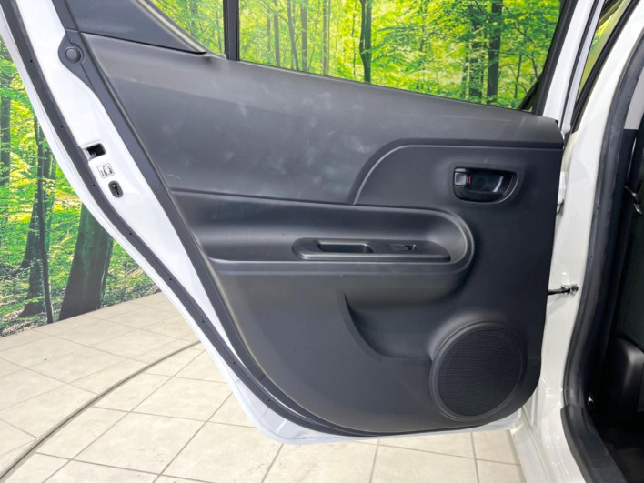 2018 Toyota Aqua DAA-NHP10 (UW-6a13f0e391c12)[8]