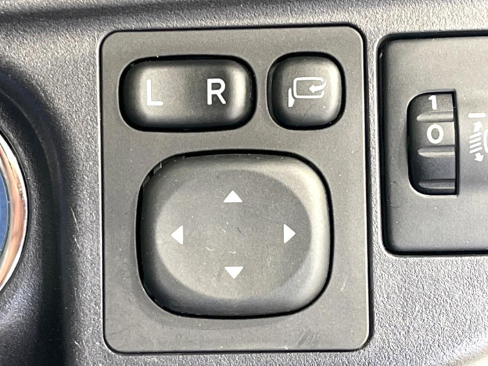 2018 Toyota Aqua DAA-NHP10 (UW-6a13f0e391c12)[27]