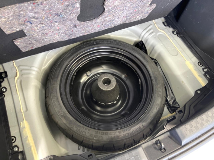 2018 Toyota Aqua DAA-NHP10 (UW-6a13f0e391c12)[18]