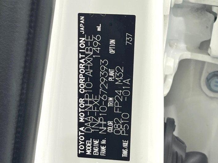 2018 Toyota Aqua DAA-NHP10 (UW-6a13f0e391c12)[1]