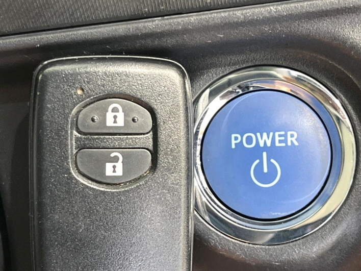 2018 Toyota Aqua DAA-NHP10 (UW-6a13f0e391c12)[26]