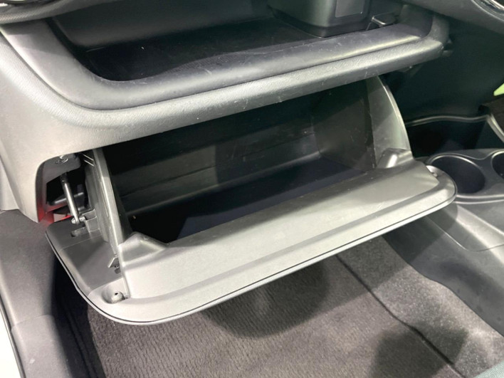 2018 Toyota Aqua DAA-NHP10 (UW-6a13f0e391c12)[4]