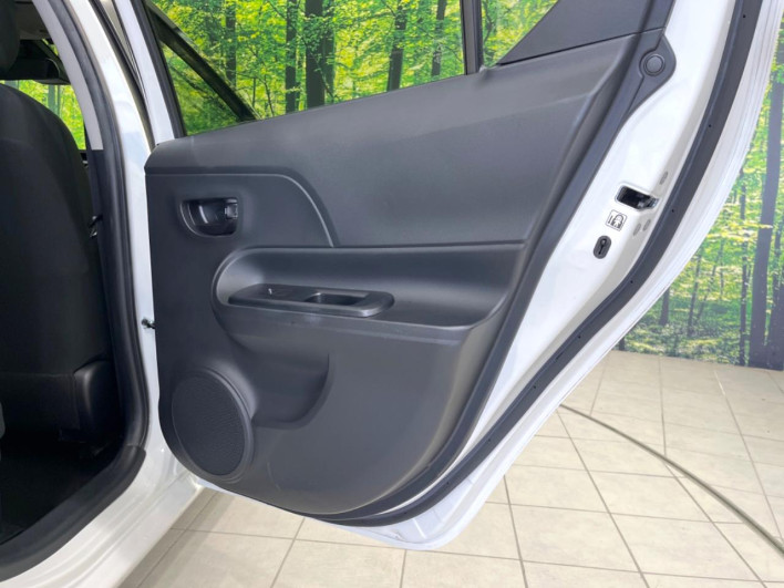2018 Toyota Aqua DAA-NHP10 (UW-6a13f0e391c12)[7]