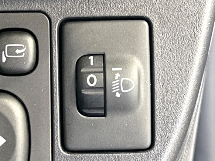 2018 Toyota Aqua DAA-NHP10 (UW-6a13f0e391c12)[28]