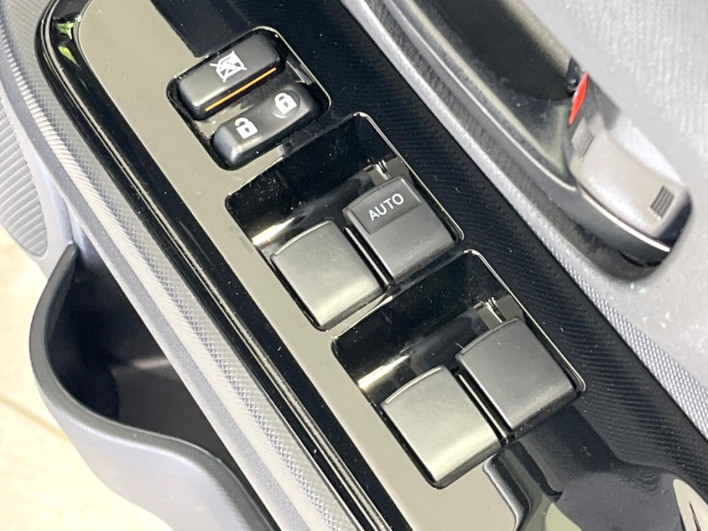 2018 Toyota Aqua DAA-NHP10 (UW-6a13f0e391c12)[25]