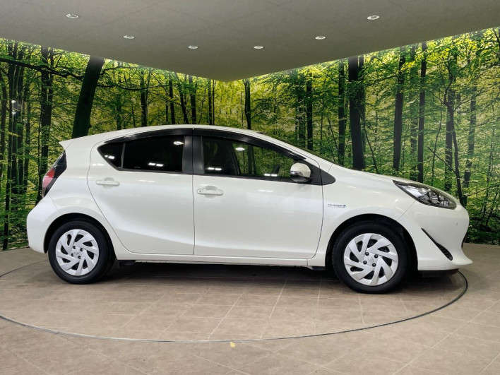 2018 Toyota Aqua DAA-NHP10 (UW-6a13f0e551486)[23]