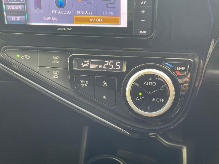2018 Toyota Aqua DAA-NHP10 (UW-6a13f0e551486)[18]