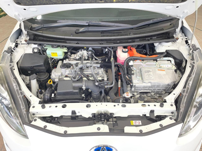 2018 Toyota Aqua DAA-NHP10 (UW-6a13f0e551486)[4]
