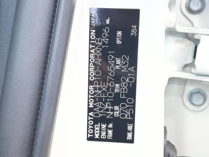 2018 Toyota Aqua DAA-NHP10 (UW-6a13f0e551486)[1]
