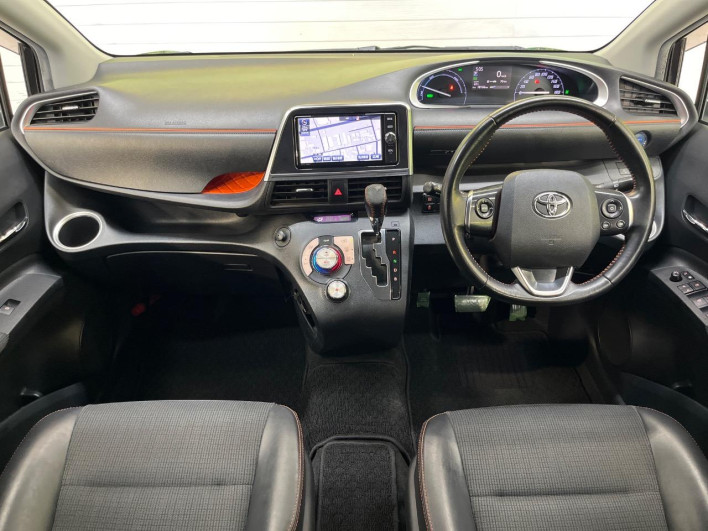 2017 Toyota Sienta DAA-NHP170G (UW-6a13f0e72c1f6)[20]