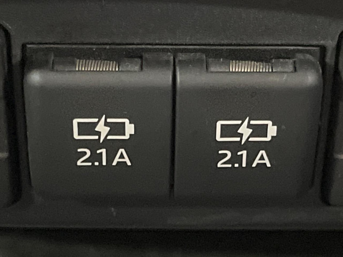 2019 Toyota Sienta 6AA-NHP170G (UW-6a13f0e9689f4)[25]