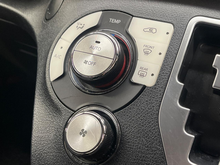 2019 Toyota Sienta 6AA-NHP170G (UW-6a13f0e9689f4)[24]