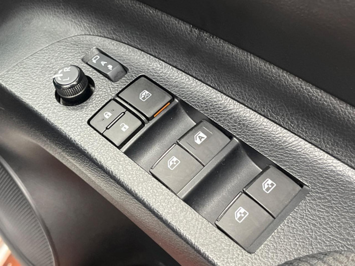 2019 Toyota Sienta 6AA-NHP170G (UW-6a13f0e9689f4)[18]
