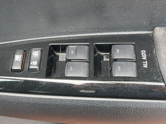 2017 Toyota Corolla Fielder DAA-NKE165G (UW-6a13f0ea6b1db)[29]