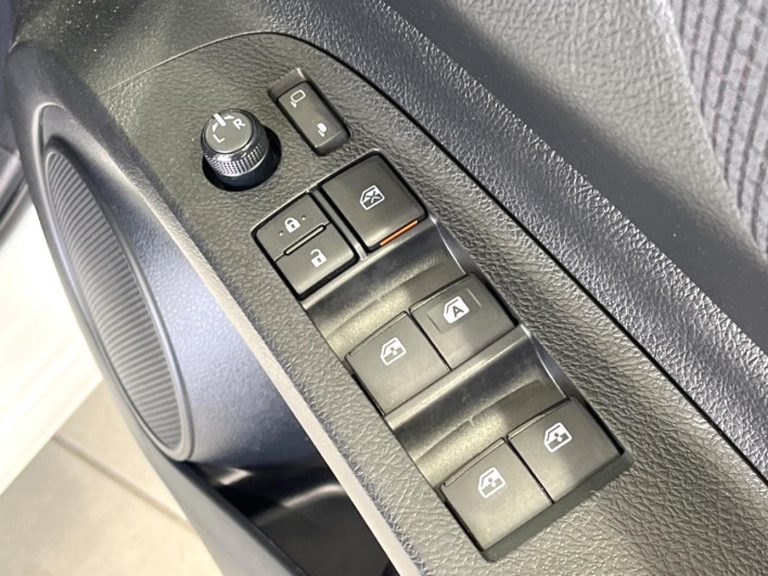 2017 Toyota Sienta DBA-NSP170G (UW-6a13f0ec5da07)[27]