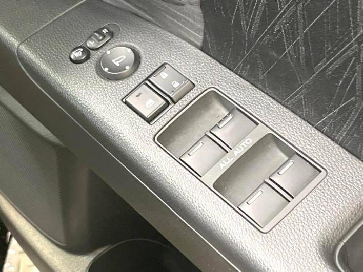 2014 Honda Odyssey DBA-RC1 (UW-6a13f0f484f87)[22]