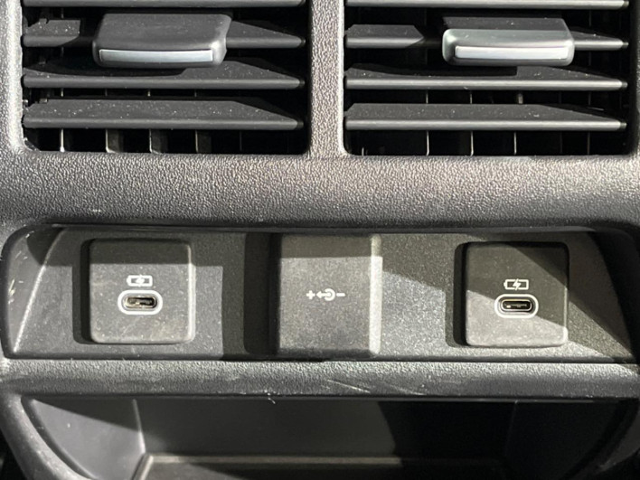 2025 Jaguar E Pace 3LA-DF15TB (UW-6a13f10663c65)[29]