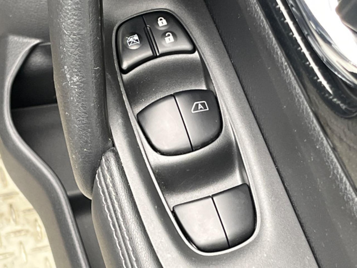 2017 Nissan X-Trail DBA-T32 (UW-6a13f10ec7161)[22]